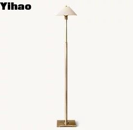 مصباح أرضي ثلاثي الأطراف LED حديث